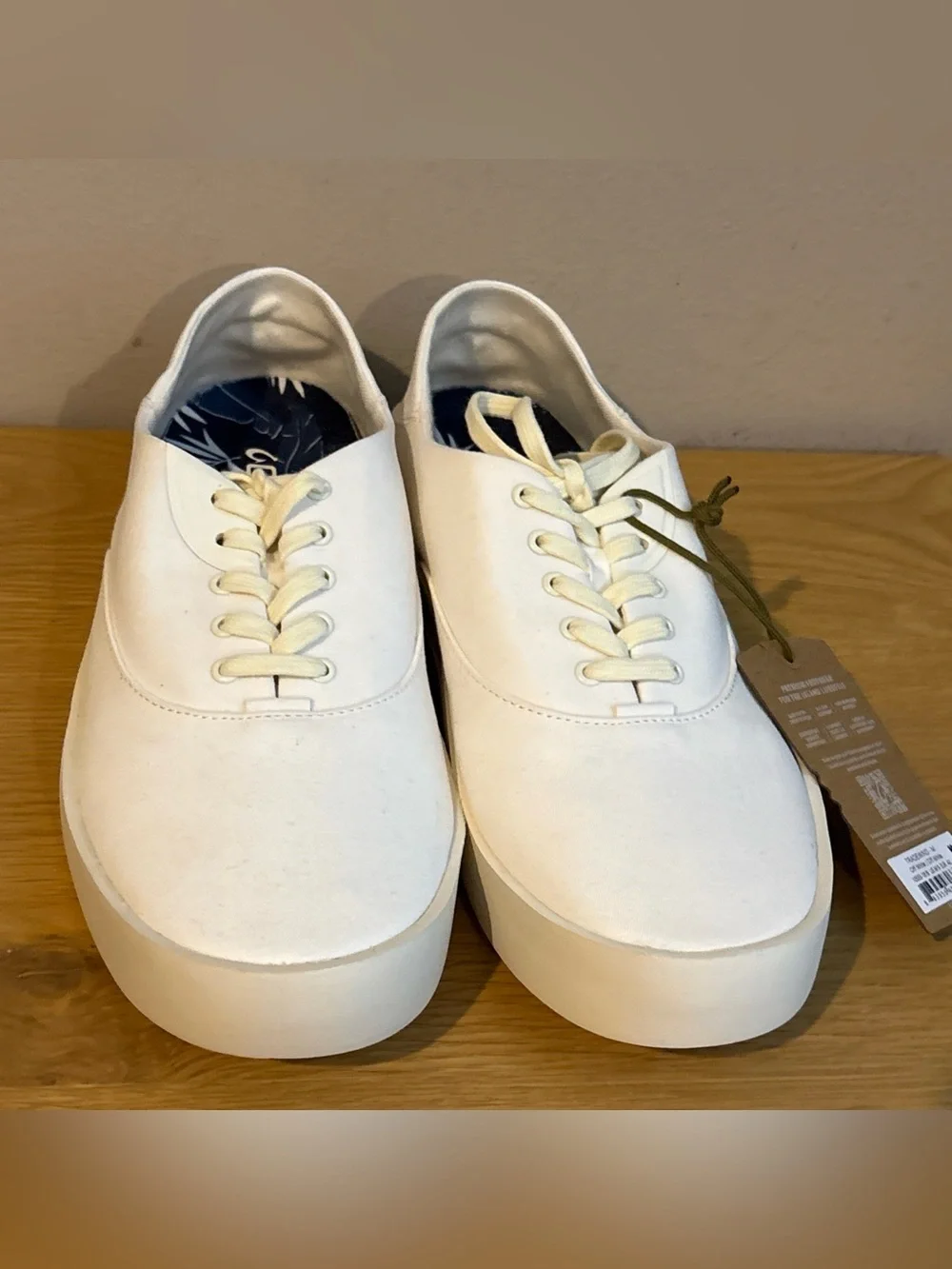Olukai Tradewind Canvas Casual Sneakers Shoes Off White Men’s 9 NEW